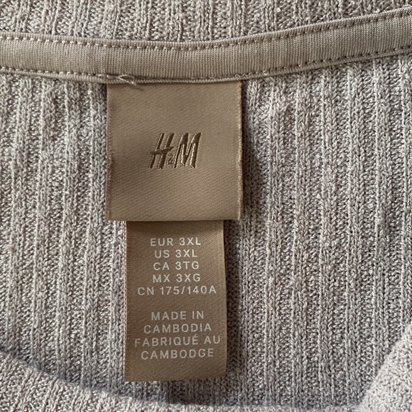 H&M lightly worn short sleeve light weight sweater tunic - Picture 4 of 5